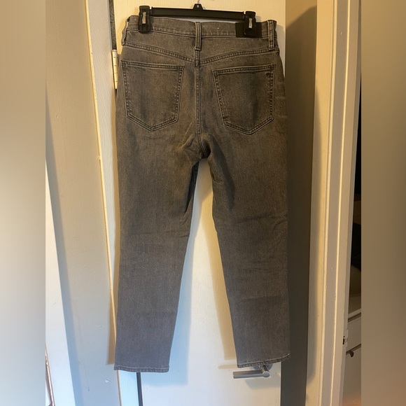 Madewell perfect vintage gray jeans with a single distress on the right leg - Picture 3 of 8